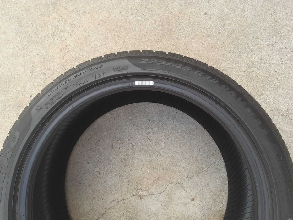 Doua anvelope iarna 225 45 18 pirelli sottozero 2 run flat cu 7,8 mm