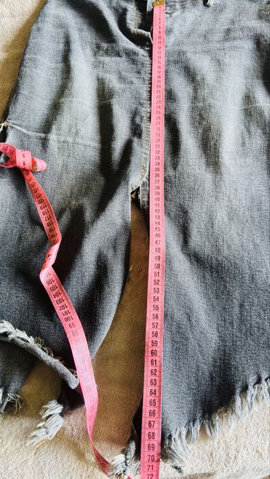 Fustă de blugi (denim) unică, cu design asimetric și franjuri!