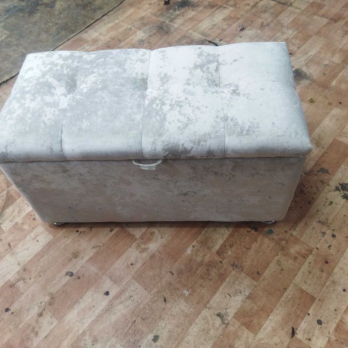 продам банкетку пуфик .