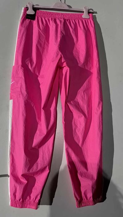 Nike оригинална дамска долница розово електриков цвят М размер