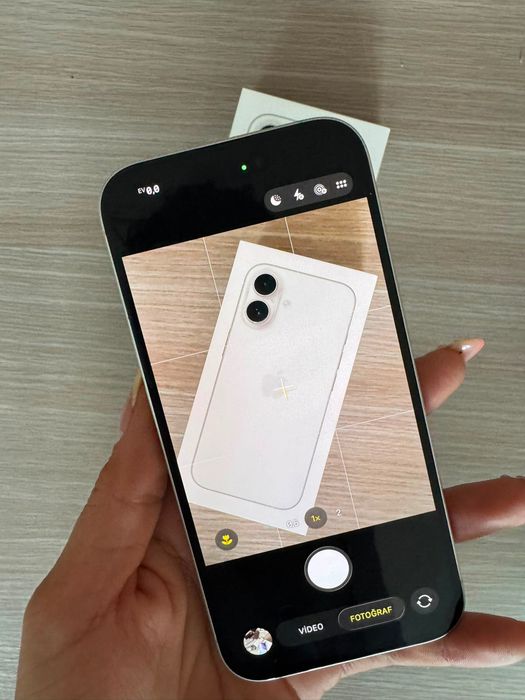 Продавам Iphone 16 128 GB Бял