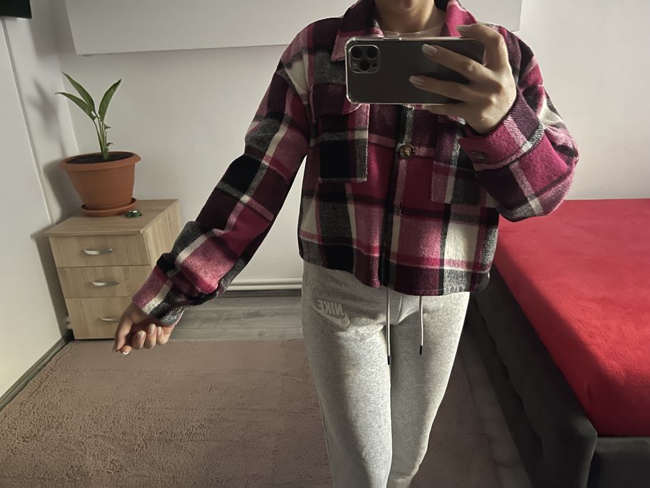 Camasa groasa noua fara eticheta.