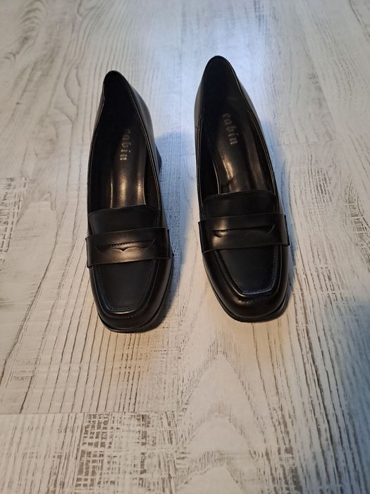 Пролетни обувки на ток