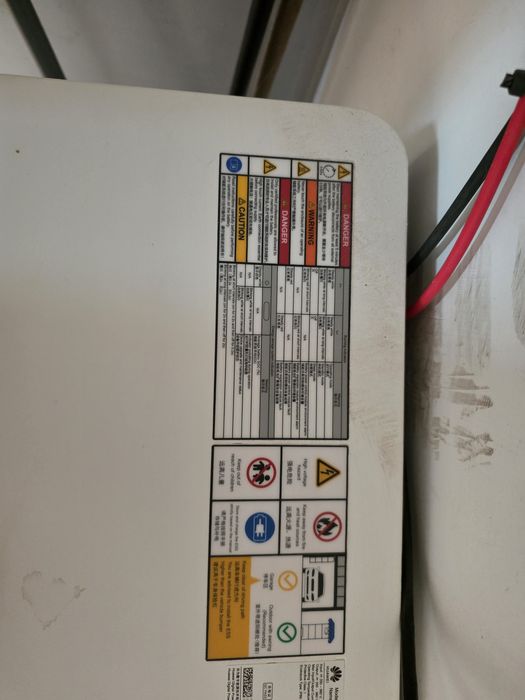 Baterii stocare Huawei de 14 kw + invertor trifazat de 12 kw