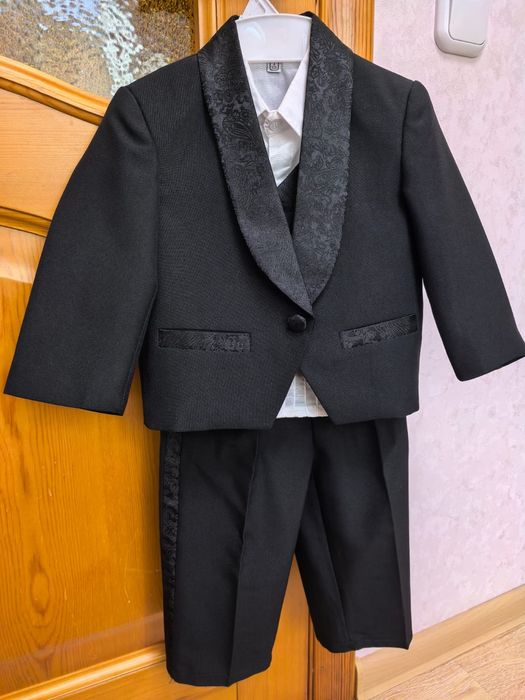 Продам костюм для мальчика 1-2 года