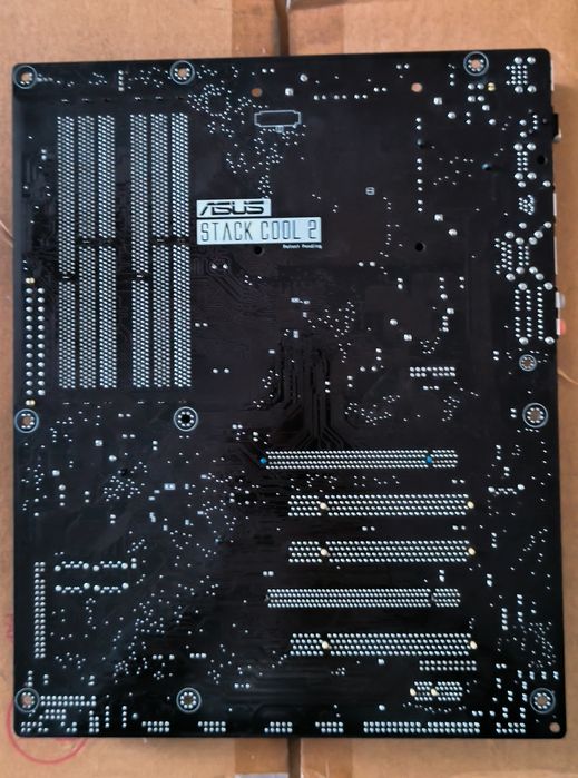 Топовая Материнка на 775 сокете ASUS P5KC DDR2/DDR3