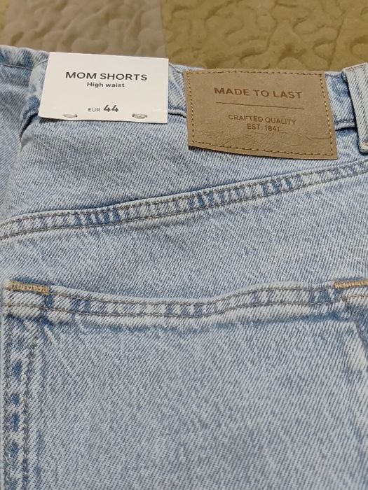 Pantaloni scurti C&A cu etichetă