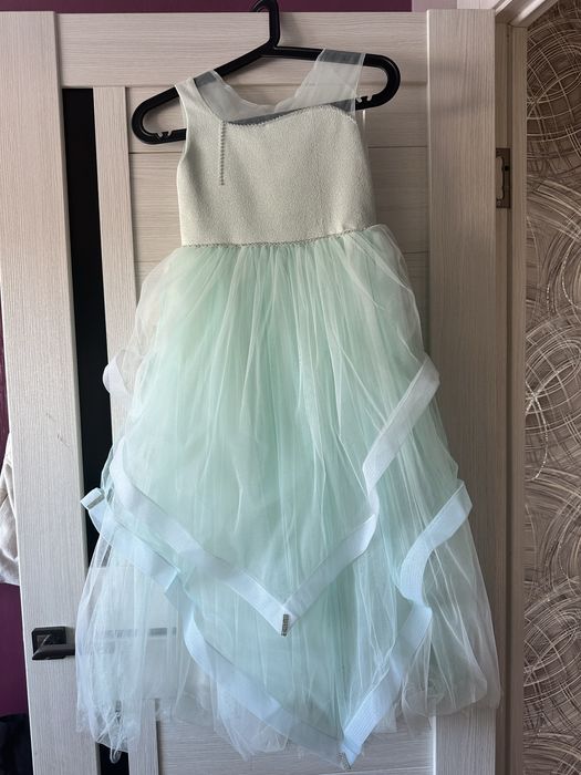 Продам платье на девочку 9-10 лет