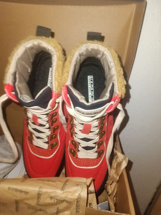 Нови зимни обувки NAPAPIJRI 39 номер