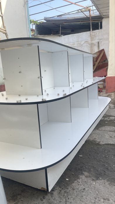 Vitrina va pastavka polka kelishtirib beramiz srochna sotiladi