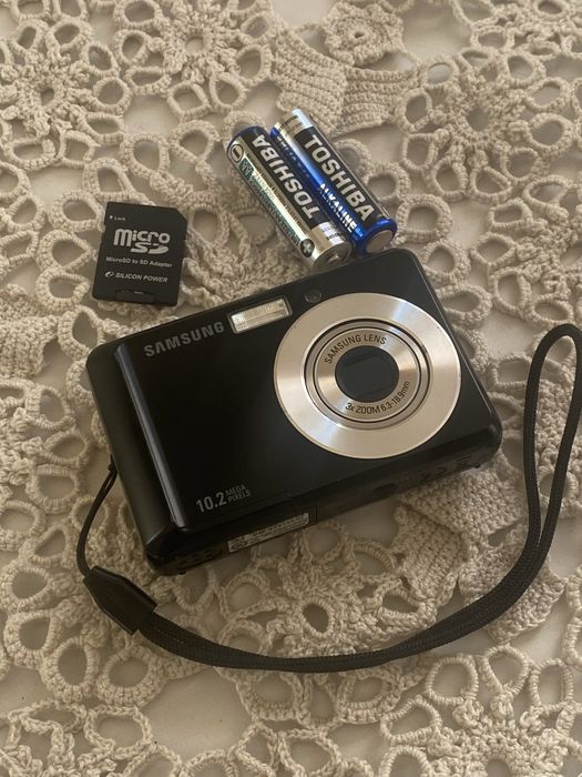 Camere foto digitale Y2K diverse tipuri