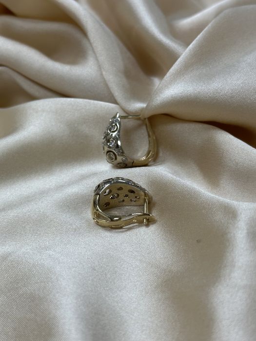 Золотые серьги с бриллиантами