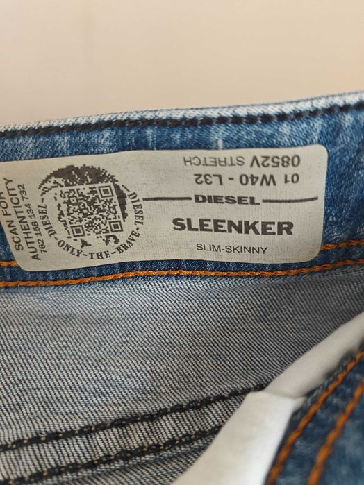 Blugi Diesel + blugi Guess+ geacă blugi Guess toate originale noi .