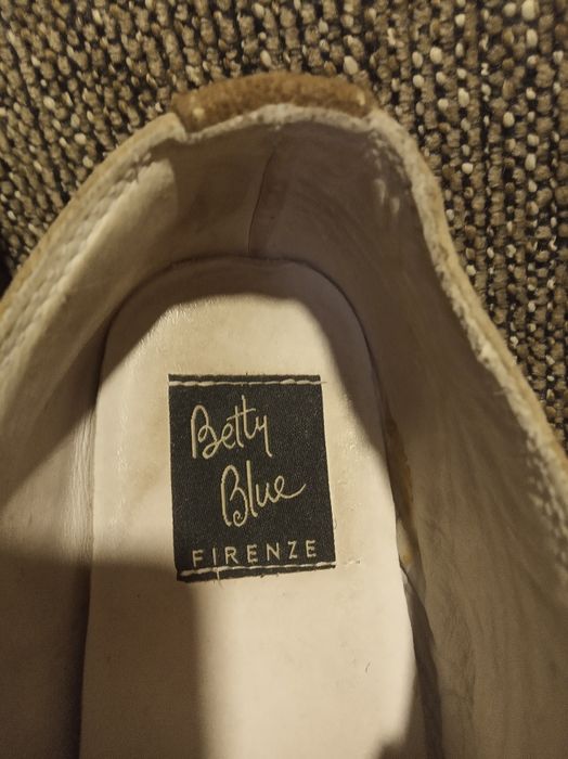 Încălțăminte din piele