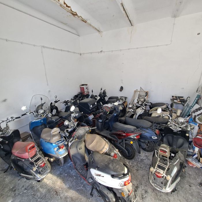 vand scutere in stare buna