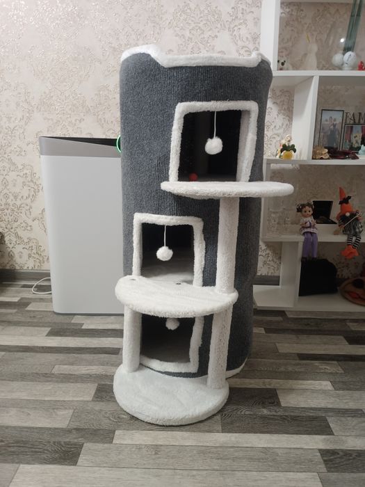 Домик для кошки трёхэтажный.