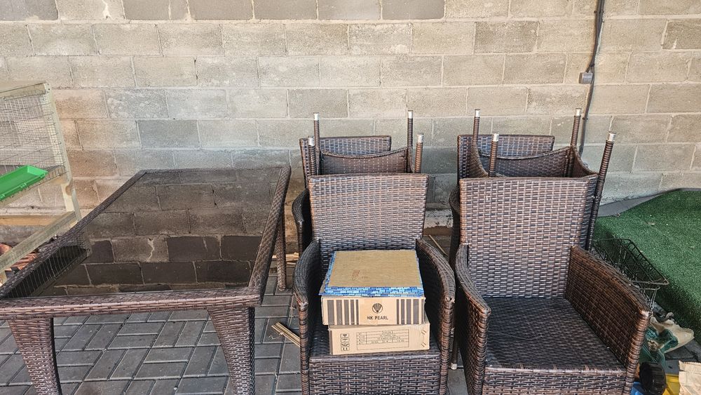 Продам стол ратанговый