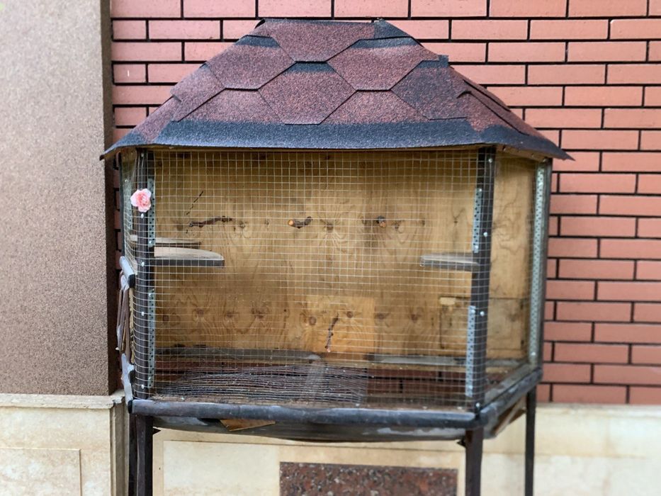 Срочно продается большая клетка с хорошим дизайном