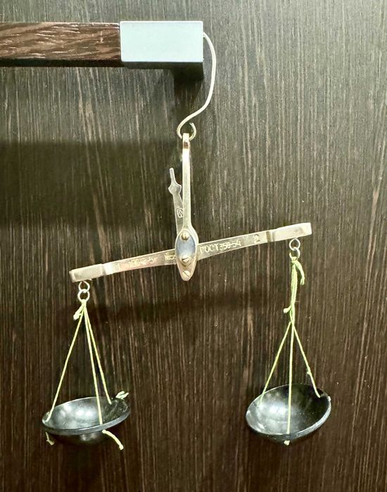 Весы аптечные равноплечие с набором гирь СССР