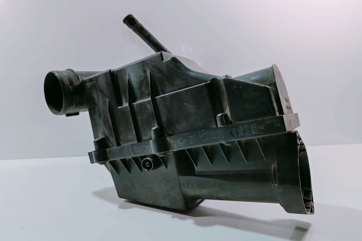Carcasa filtru aer  3C0129607AF Volkswagen VW Golf a 5-a generatie