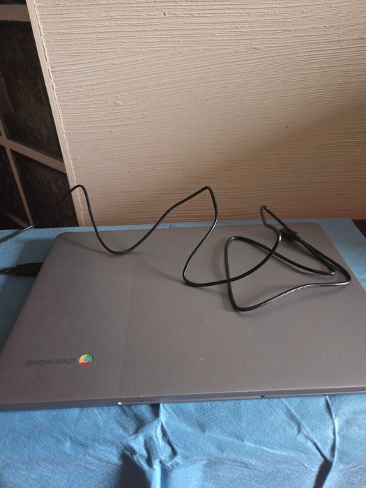 Продавам лаптоп Lenovo