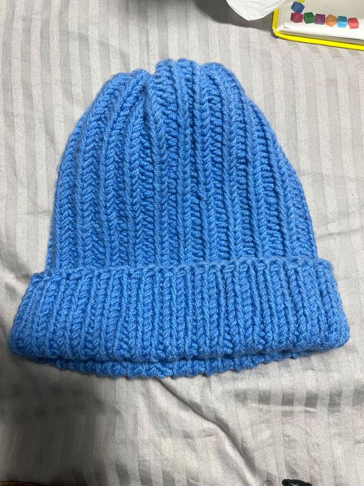 Отдам пакет с шапками и шарфами