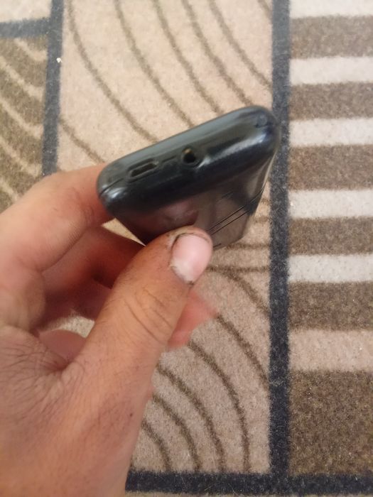 Gionee telefon sotiladi  sifatli alo 3ta sim karta 1ta chip tushadi