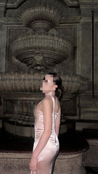 Нежно розовое длинное платье