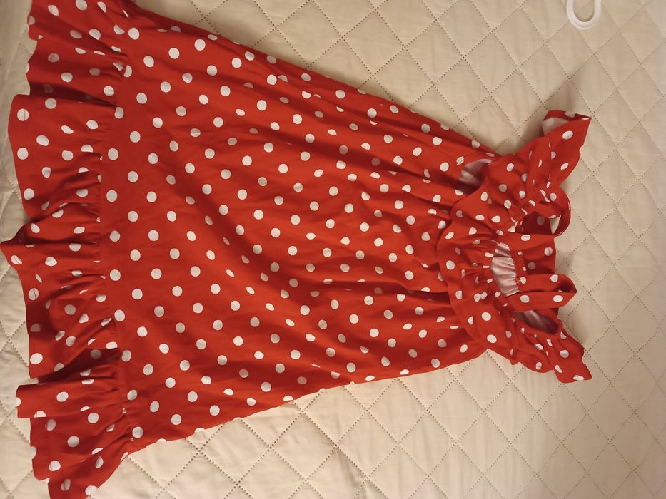 Vând rochițe fetițe 4-6 ani