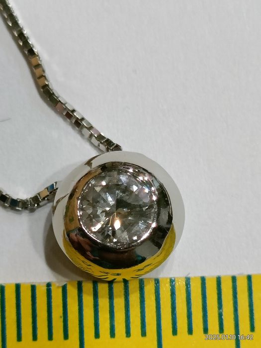 Vind pandantiv din aur 18k cu diamant 0,40ct