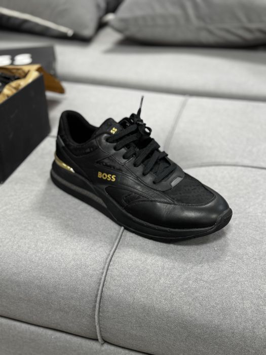 Оригинал кроссы “BOSS” новый