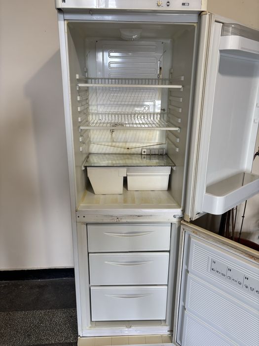 Продавам два хладилника