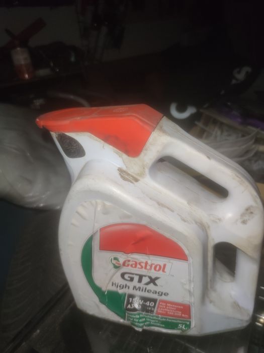 Vând ulei Castlol 15w 40 original