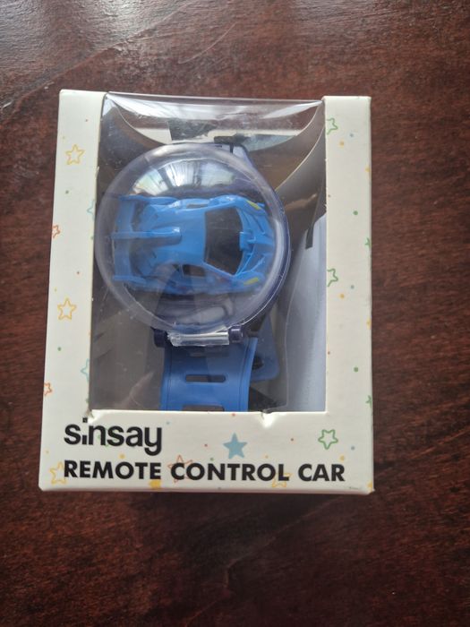 Masina de jucarie cu control prin ceas