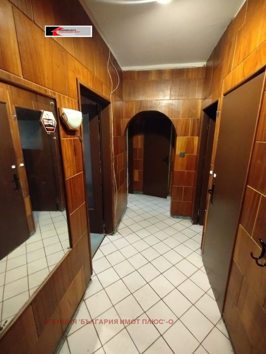 Дава се под наем Тристаен апартамент в София, Света Троица - 110 кв.м за 561 € - Снимка #12