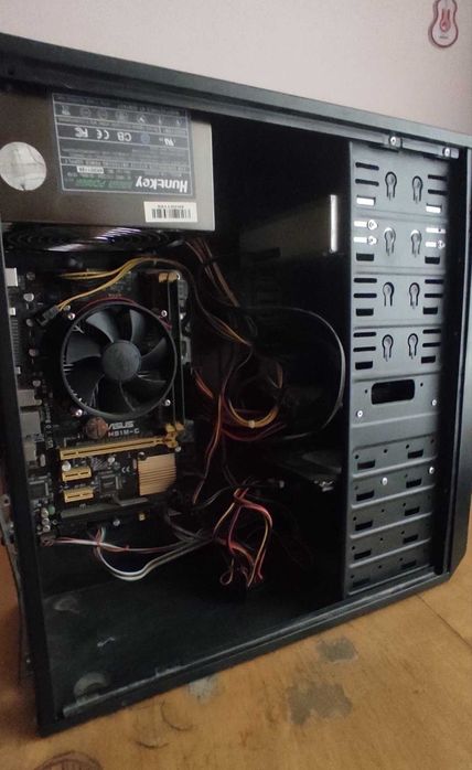 ПК Pentium (LGA1150 / 4GB RAM) + Монитор