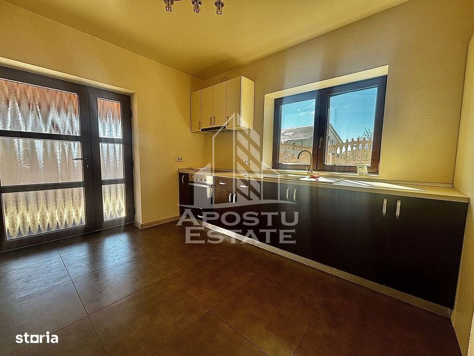 Jumatate de duplex de inchiriat, curte proprie, Ghiroda