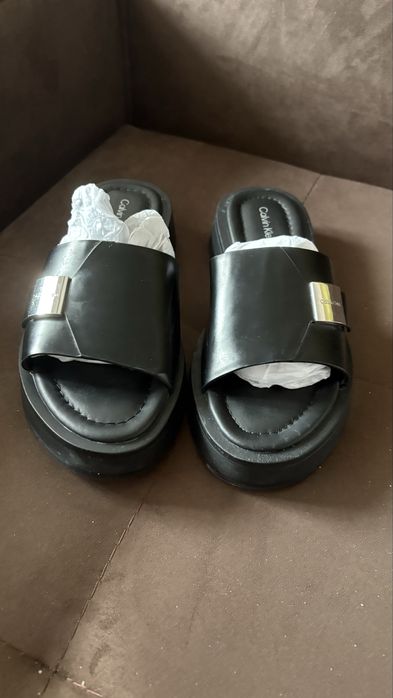 Чехли от естествена кожа Calvin Klein