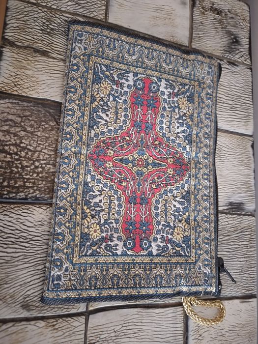 Дамско портмоне от Доха, Катар