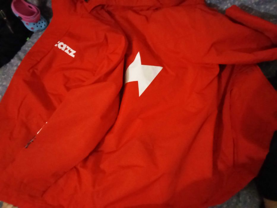 Vând/schimb geaca Tazz