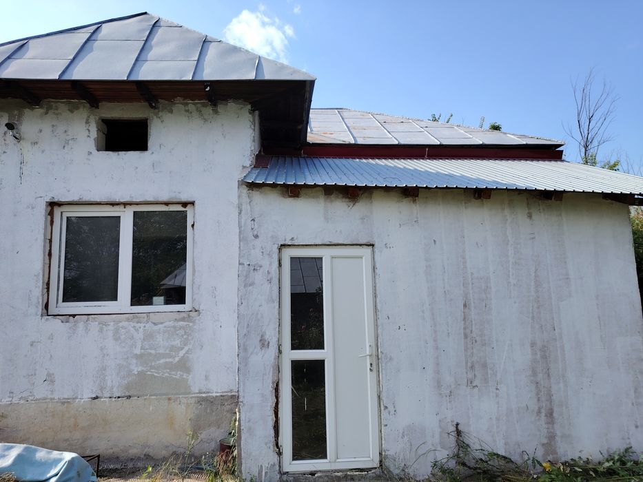 Unic proprietar vând casă și pamant