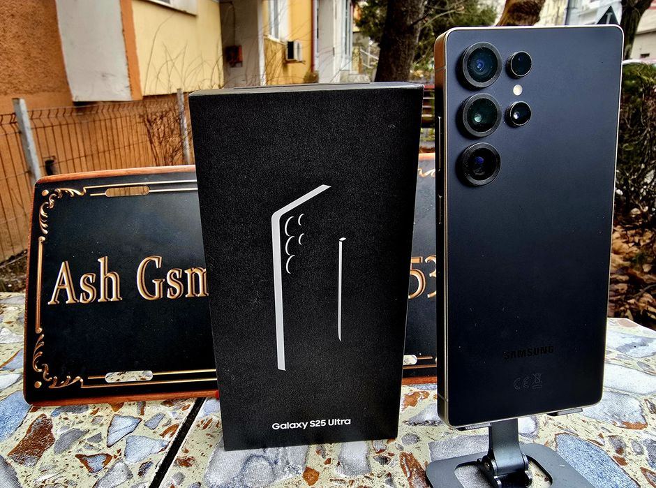 Samsung S25 ultra black titanium 256gb ca nou