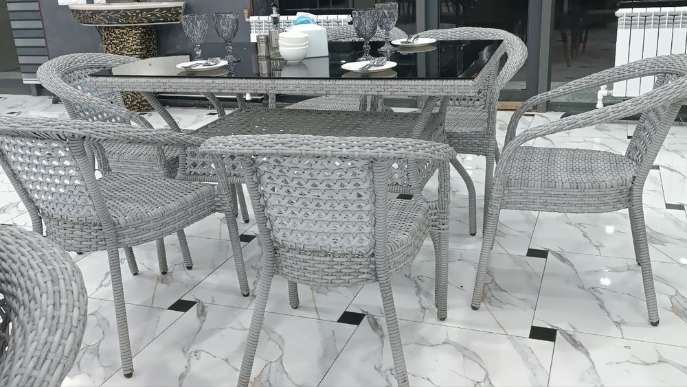 Ratang toʻqima stol stullar