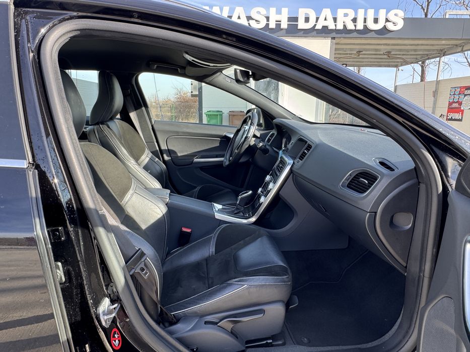 Volvo V60 2016 Automat/R design/leduri/piele/bord digital/rate/garanti