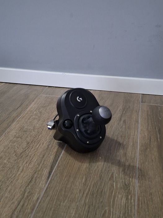 Volan Logitech G29 + Schimbător– PC / PS4 / PS5