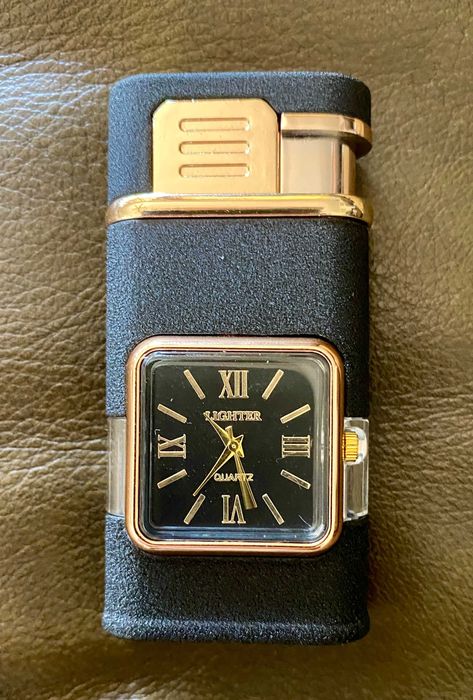 Подарок. Сувенир. Газова ветроустойчива запалка с часовник.