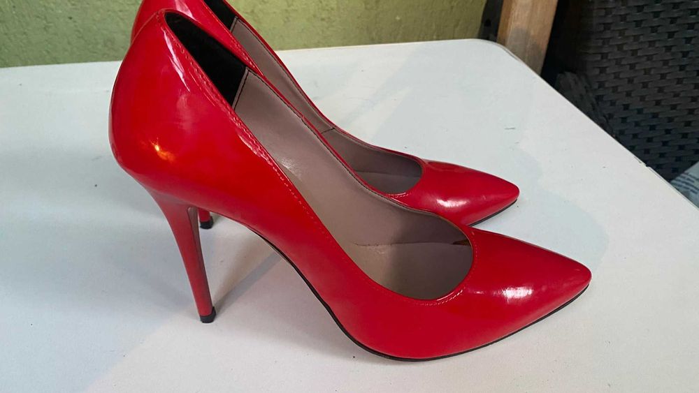 Pantofi rosii cu toc inalt 39 Benvenutti