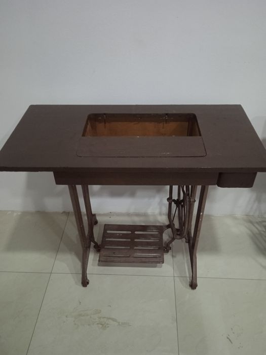 Тикув машиналари учун столлар