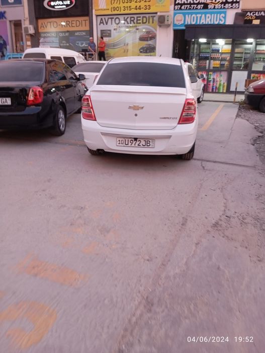 Srochna moshina sotiladi