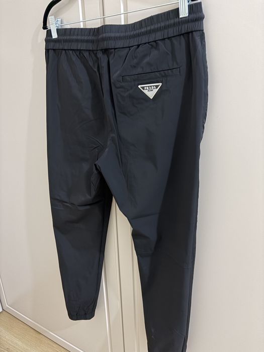 Vand pantaloni Prada autentici M